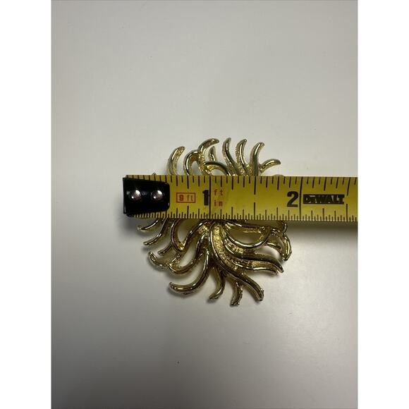 BEAUTIFUL Starburst Vintage 2 inch Goldtone Floral BROACH /PIN￼ Unbranded EUC - Picture 4 of 4